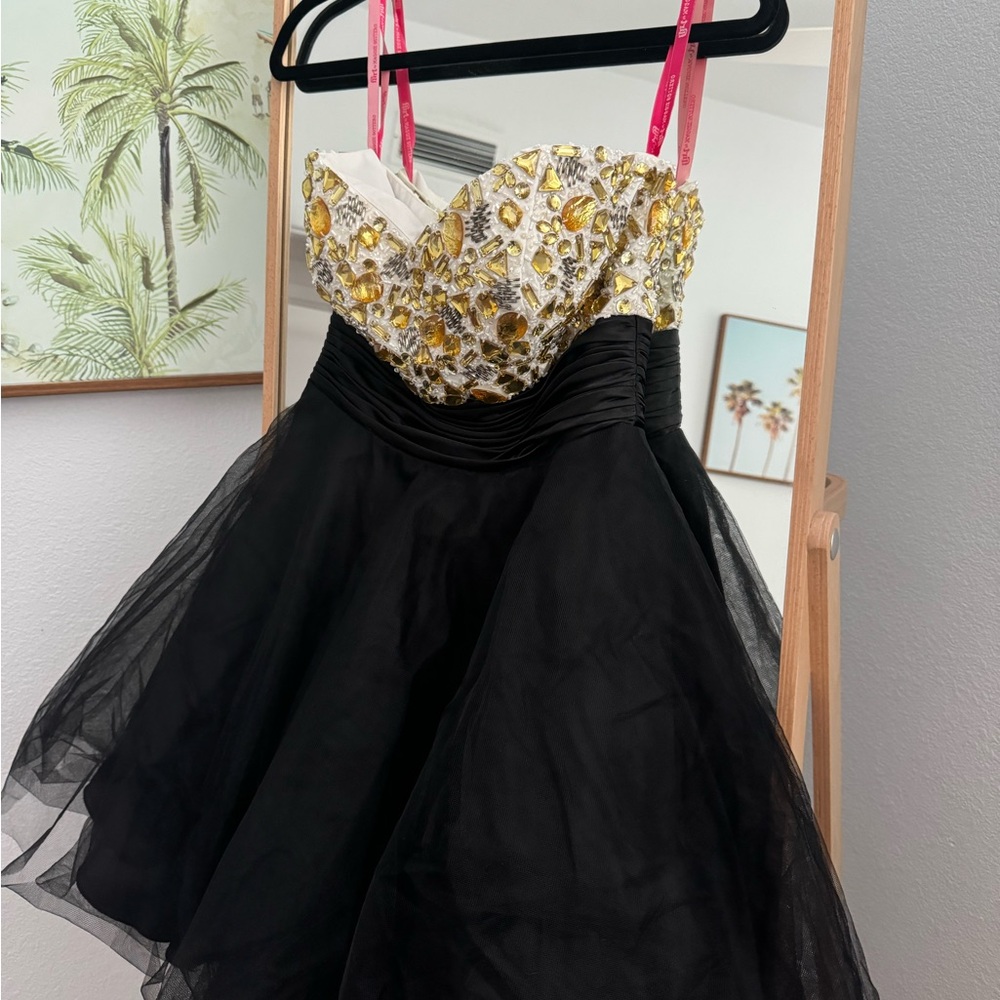 Vintage Flirt by Maggie Sottero Party Dress – Size 4